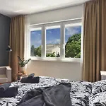 Place To Be - Center Apartment